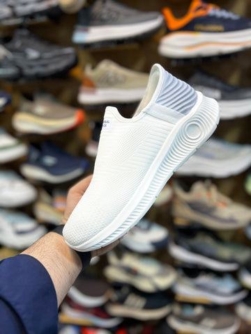 Skechers Slip ins - White