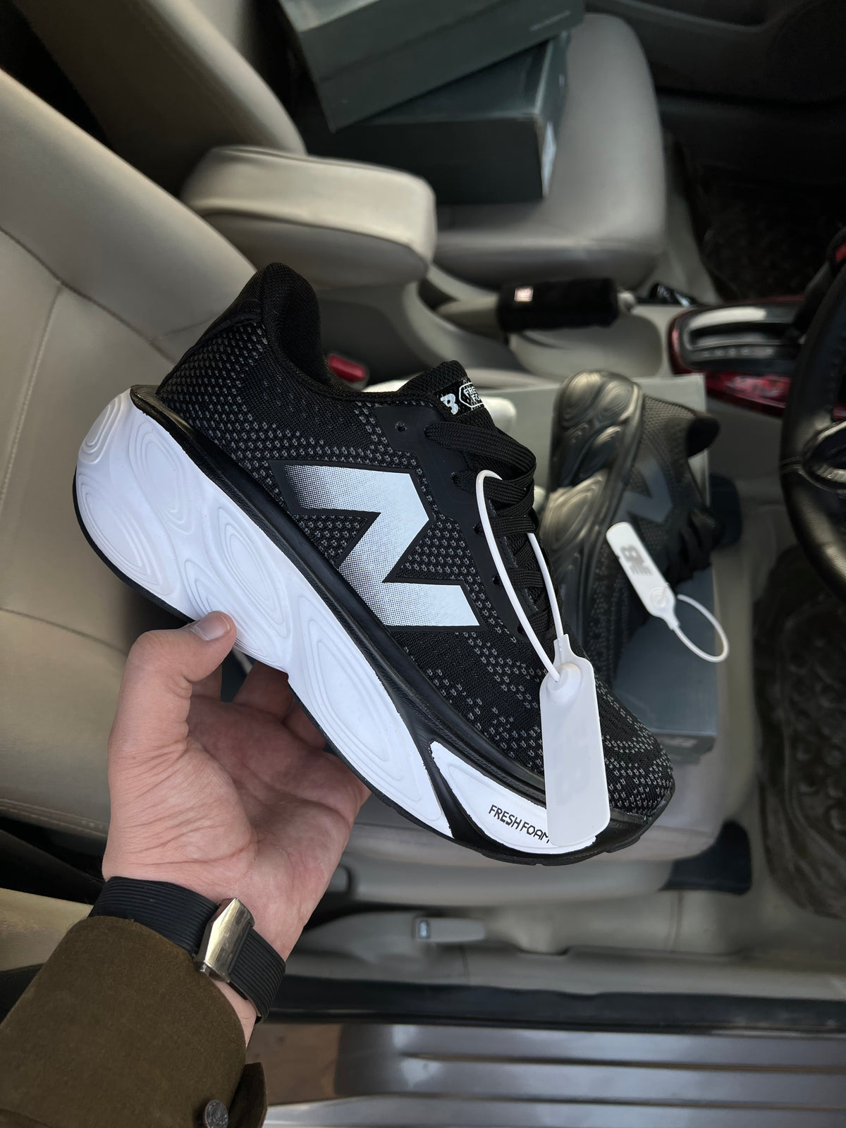 New Balance Fresh Foam - Black/White