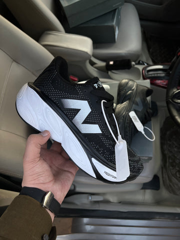 New Balance Fresh Foam - Black/White