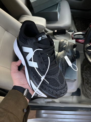 New Balance Fresh Foam - Black/White