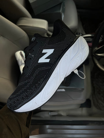 New Balance Fresh Foam - Black/White