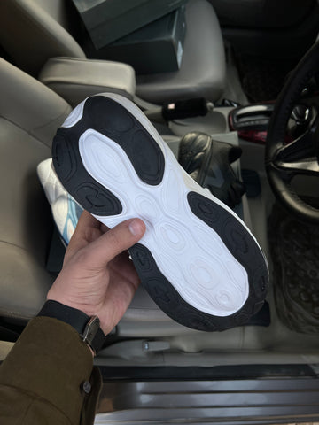 New Balance Fresh Foam - Black/White