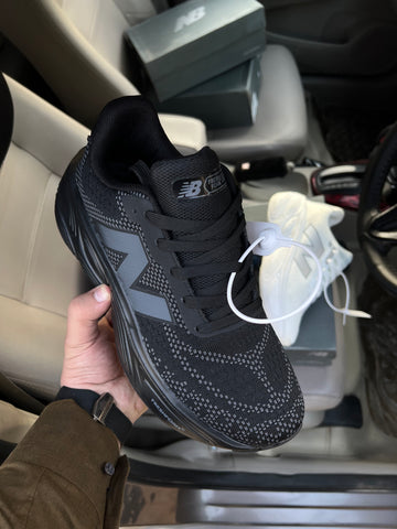 New Balance Fresh Foam - All Black