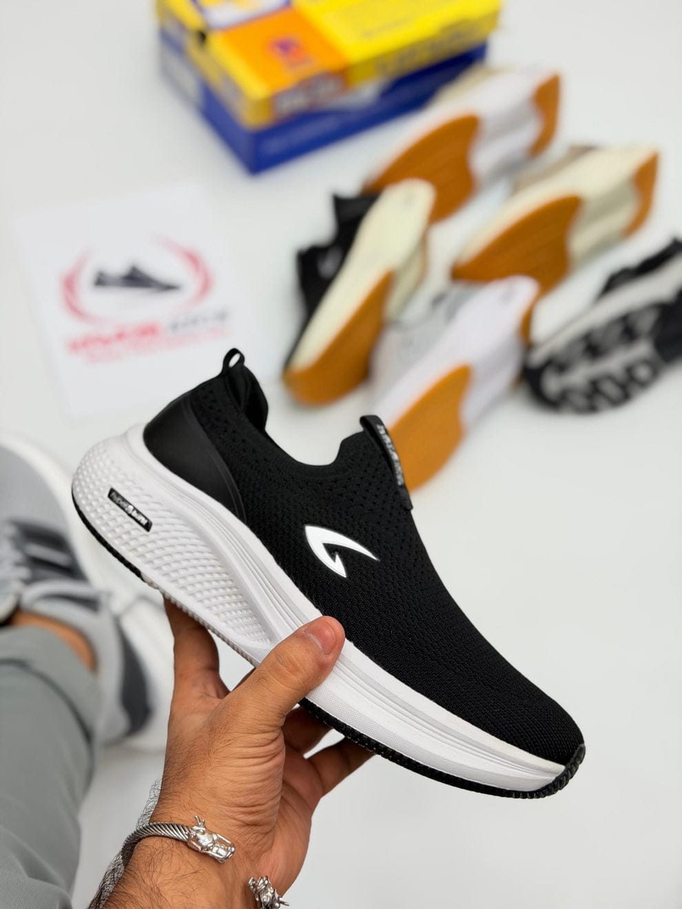 Skechers Elevate Ultra Light - Black