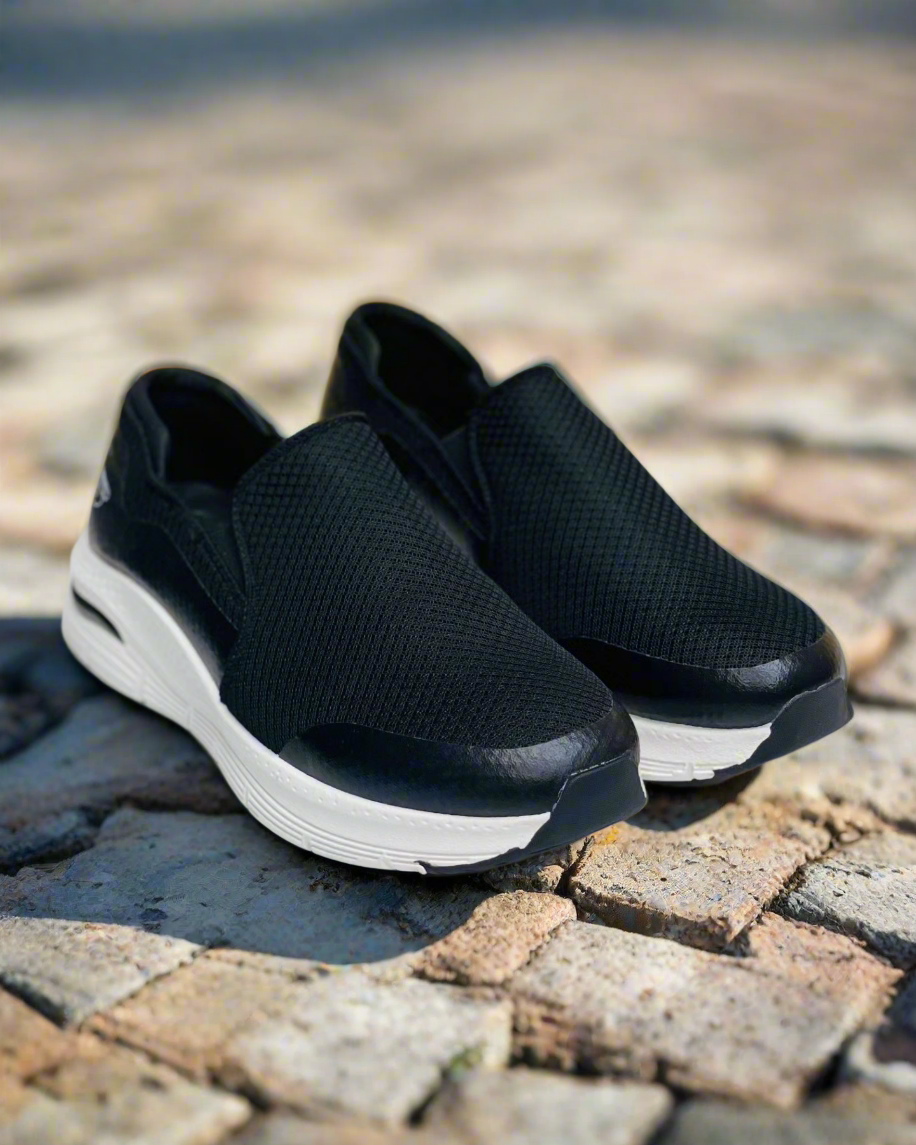 Skechers S - Black/White