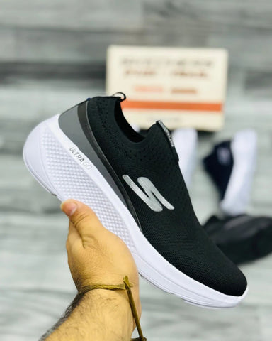 Skechers Ultra Go - Black/White