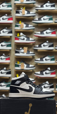 Nk AJ 1 Retro Mids "Panda"
