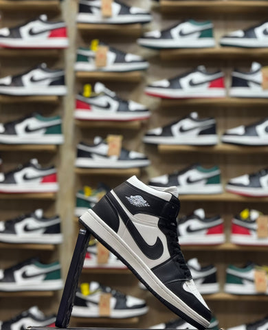 Nk AJ 1 Retro Mids "Panda"