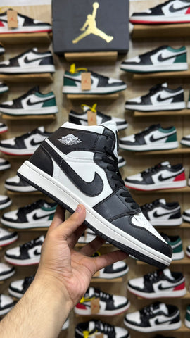 Nk AJ 1 Retro Mids "Panda"