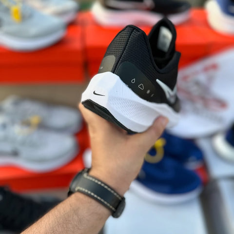 Nk Zoom Structure39 - Black