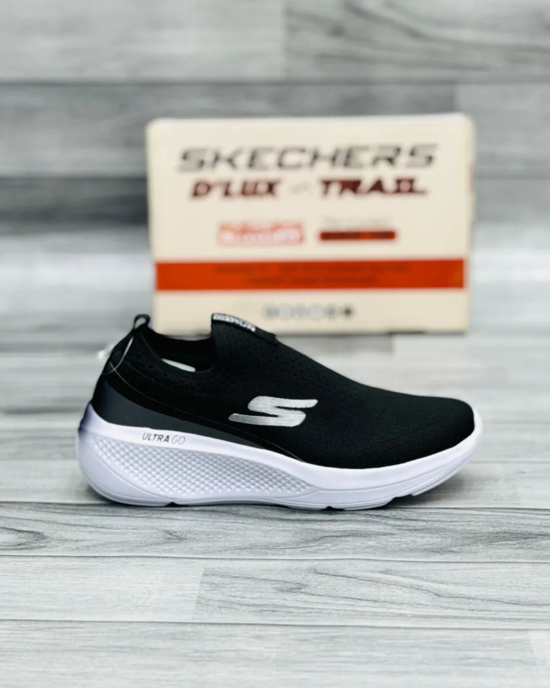 Skechers Ultra Go - Black/White