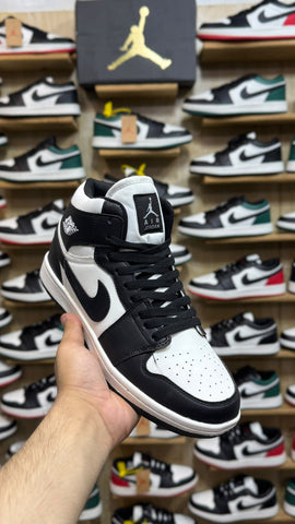 Nk AJ 1 Retro Mids "Panda"
